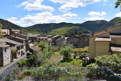 Rated 4*, Sunny House in the heart of Truscas