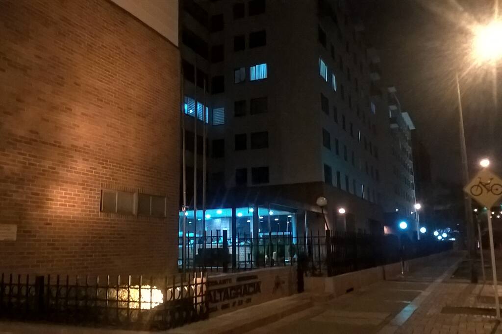 Seguridad, iluminación, vigilancia privada. Sector privilegiado