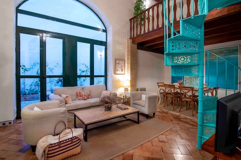 Successful Airbnb property: Charming duplex in the Santa Cruz neighborhood. in Santa Cruz