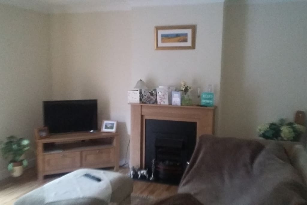 Cosy lounge with two comfortable sofas.