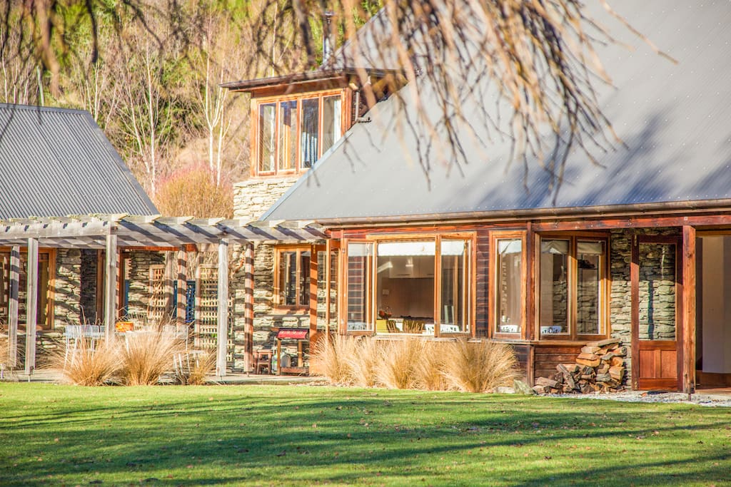 Beautiful sunny and rustic house
