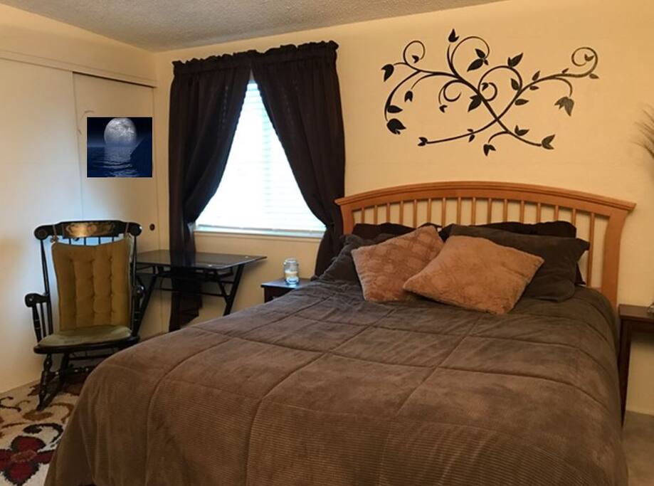 Cozy Bedroom with desk & tv