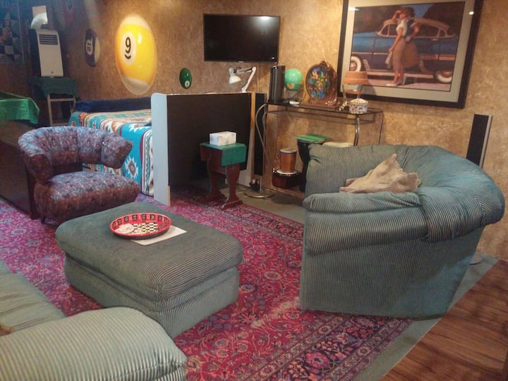 ห้องนั่งเล่น (Living Room) 