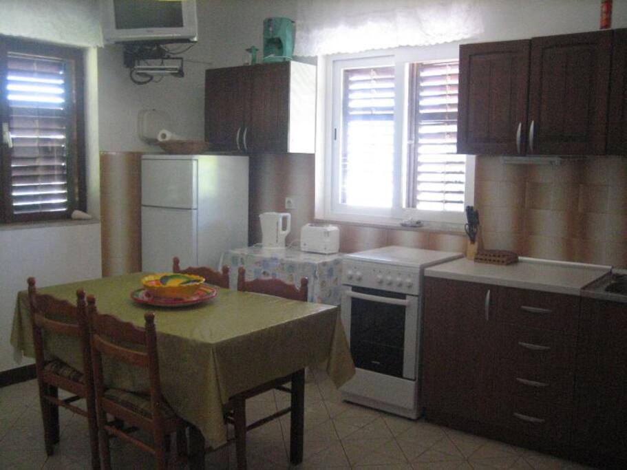 Fully equipped kitchen