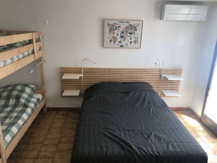 Dormitorio 2: cama doble y 2 literas