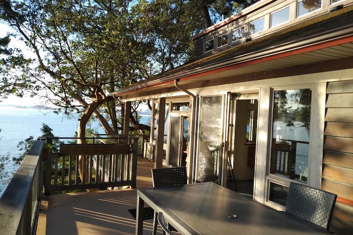 Pender Island Getaway