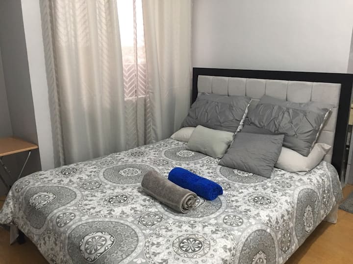 1号卧室配有舒适的标准双人床