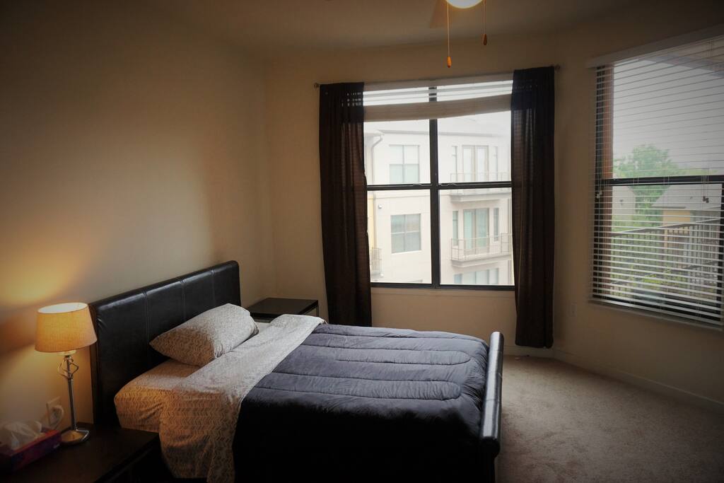 Comfortable full-siz bed