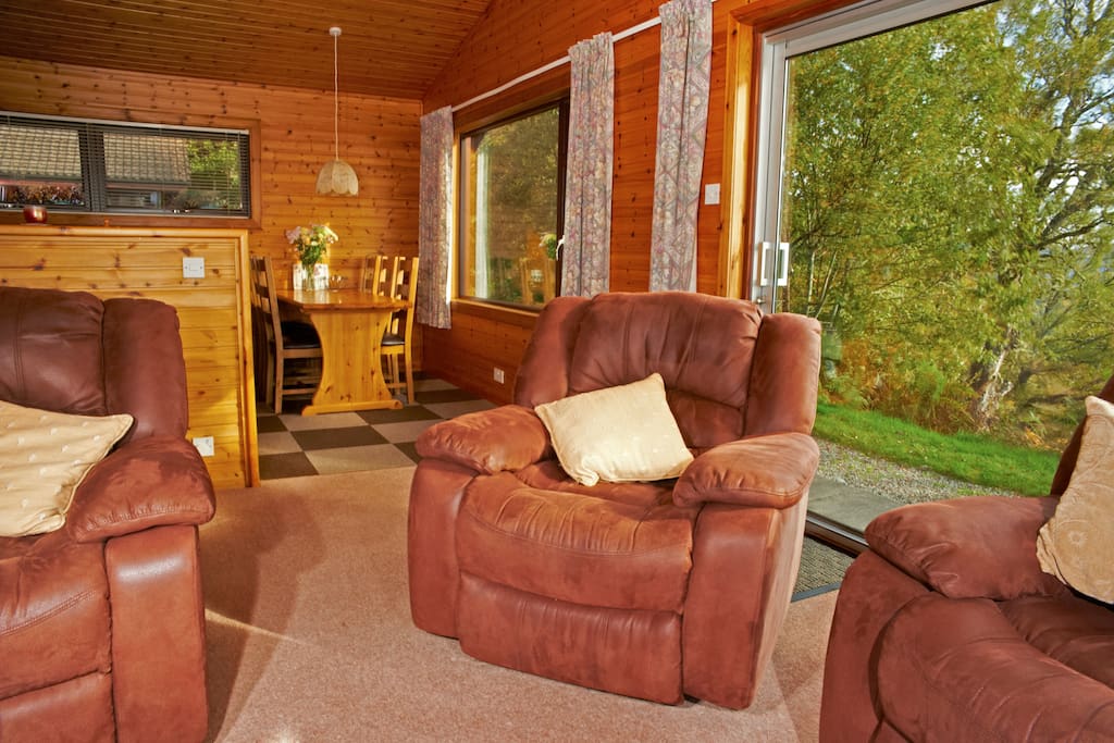 Lodge 5 Living / Dining Area