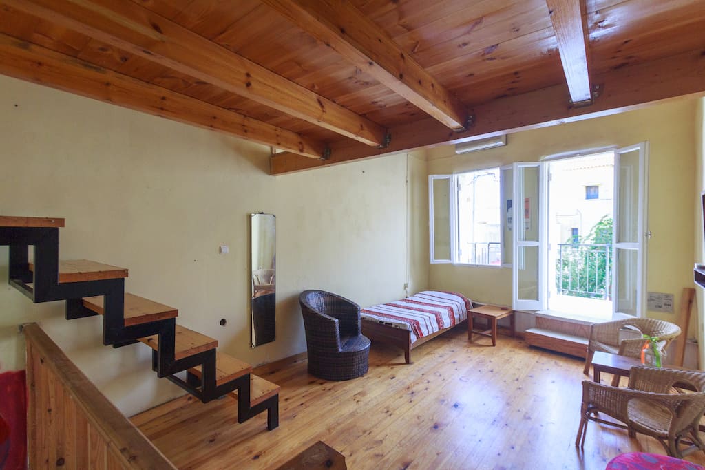 living room with third bed/couch