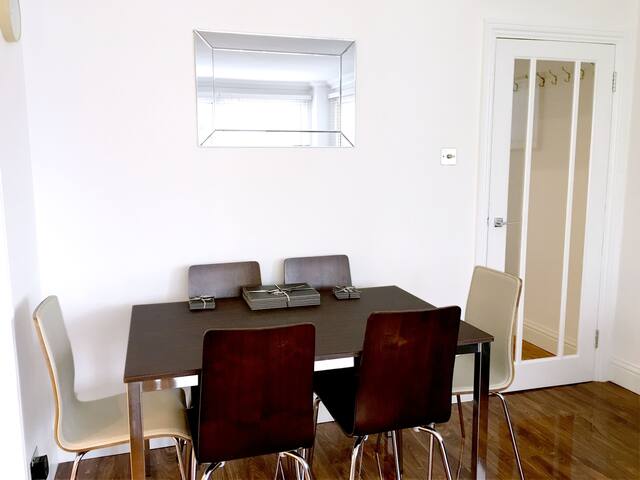 Very Central Modern 3-Bed/2 Bath By Oxford St W1 gallery image 4