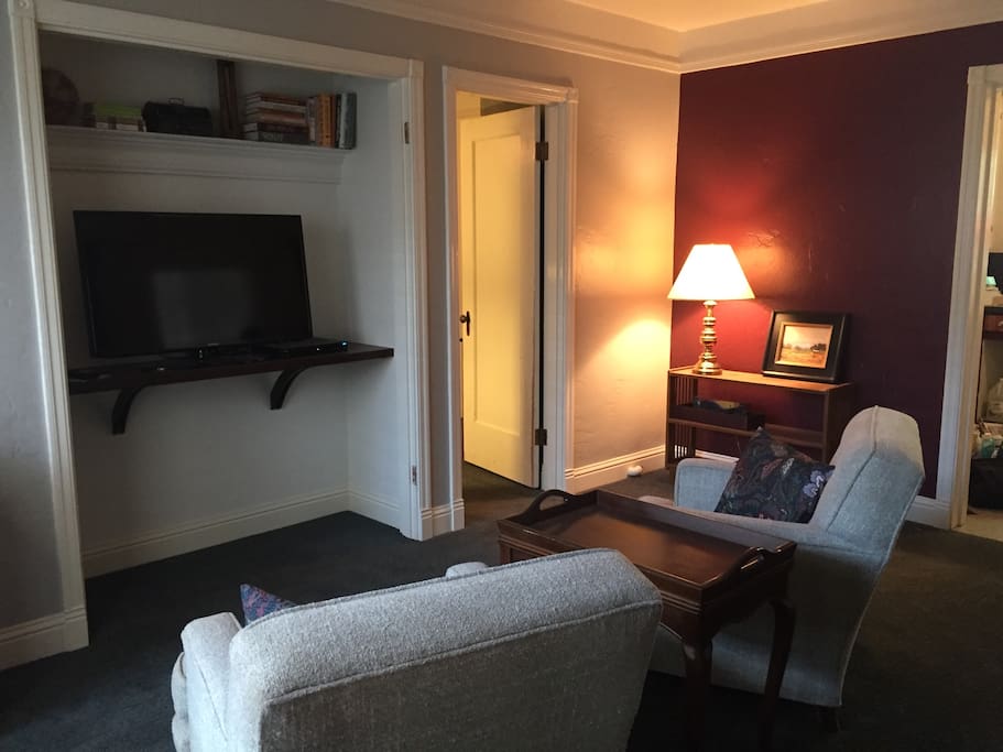 Lounge in the comfort of the 40's, with up to date touches of a flat screen TV
