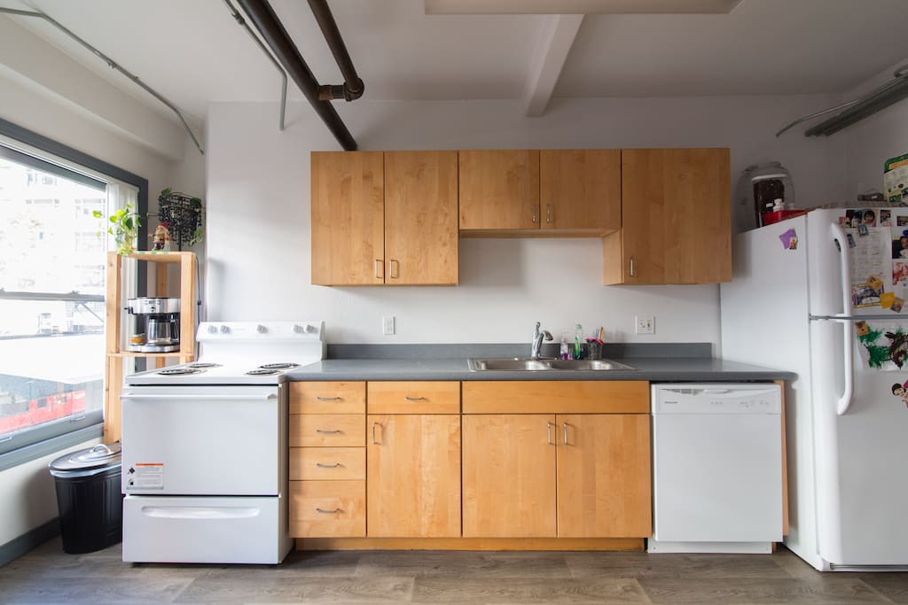Kitchen, Oven, Dishwasher, Fridge/Freezer