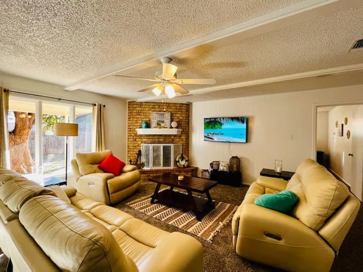 Sea Breeze Retreat 5 Mins To Texas Tech Houses for Rent in Lubbock