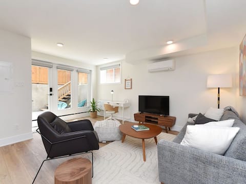 Top Airbnb: Gorgeous newly built 1 bedroom in Westboro! in Kitchissippi