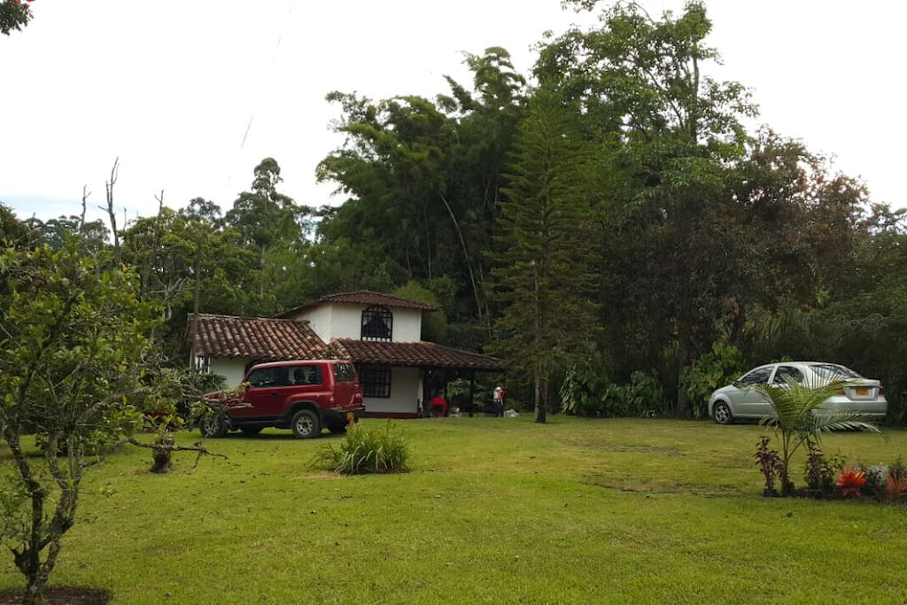 AMPLIA ZONA VERDE EXTERIOR