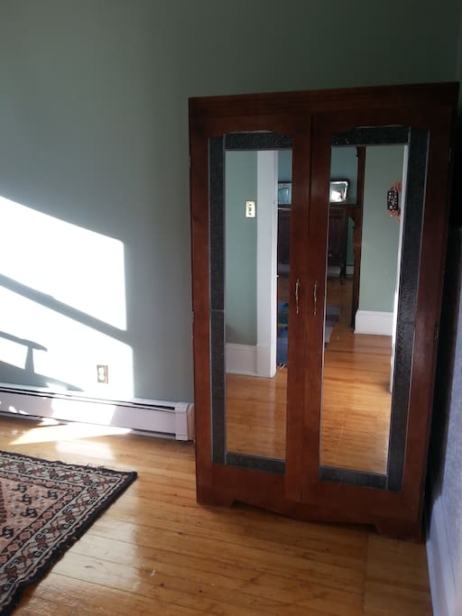 small room of the main bedroom, with wardrobe and sitting area