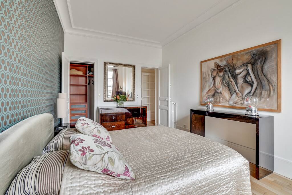 MASTER ROOM