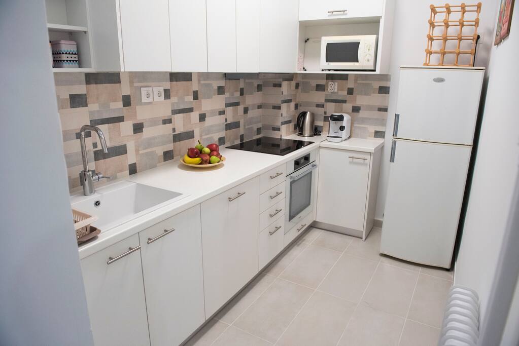 fully equipped kitchen