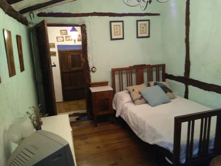 ЗЕЛЕНА СПАЛНА СОБА 