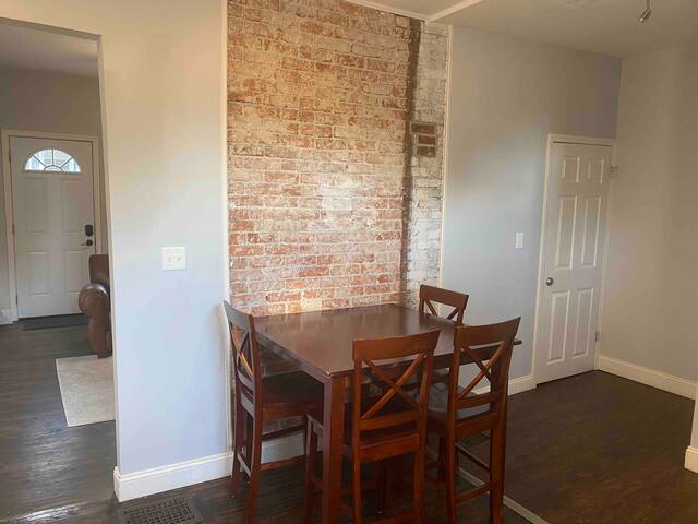 Campus Crest (B)-charming 2 bd close to campus! gallery image 4