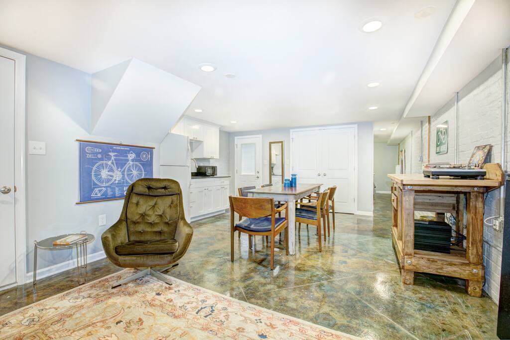 Spacious, bright and modern