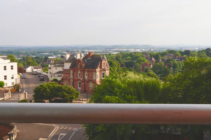 Centre Penthouse, Parking, Balcony & Castle View