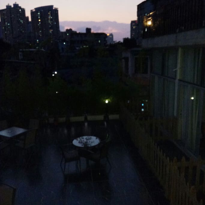 公寓的公共區域,每層都有花園