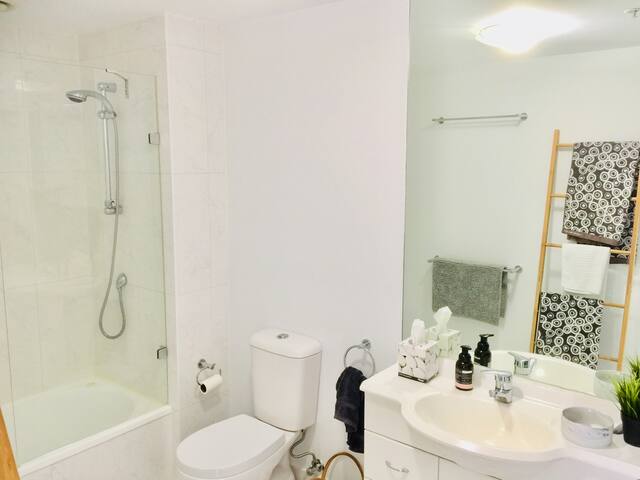 Botanic Gardens View Apartment gallery image 4