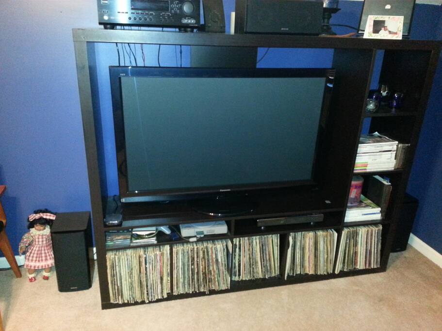 bonus room with 50" HDTV