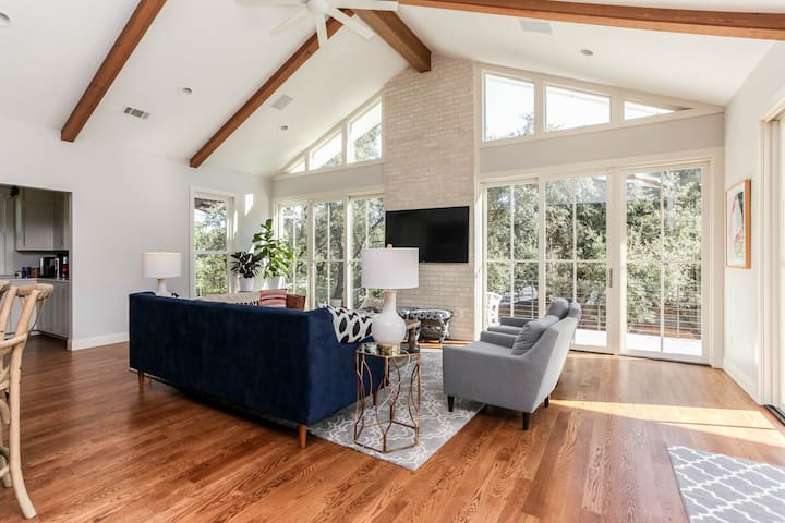 5-Bed Luxury Home with pool – Available in August!