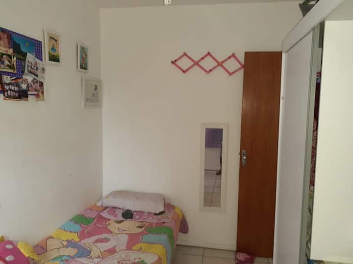 СТАЯ С МАЛКО ЕДИНИЧНО ЛЕГЛО