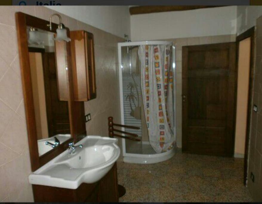 Bagno con doccia