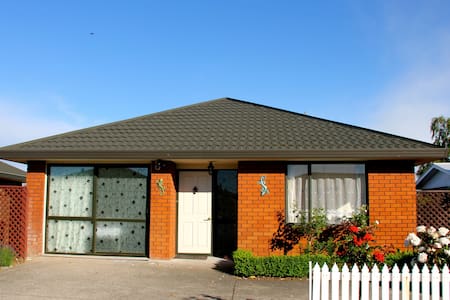 Lovely Sunny En-Suite Home