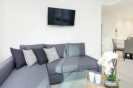 (EX02) Luxurious Central Two Bdrms