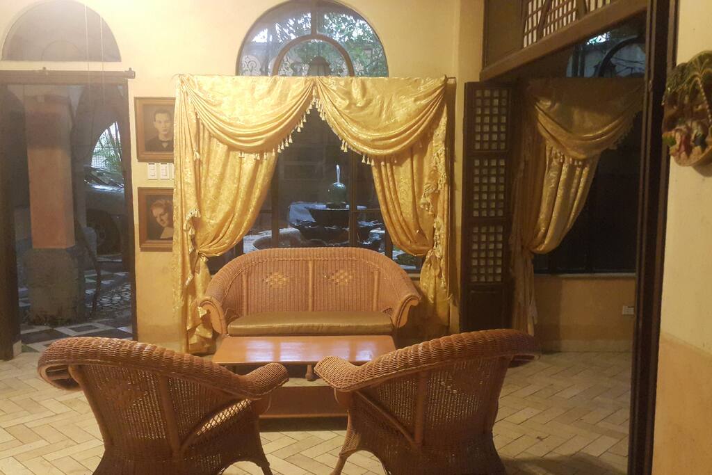 ENTRY LOBBY OF M:BC B&B