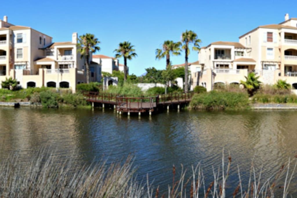 Guests have access to estate Jetty