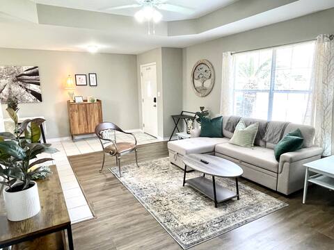 Peaceful Haven 2BR 1BA in Quiet Neighborhood