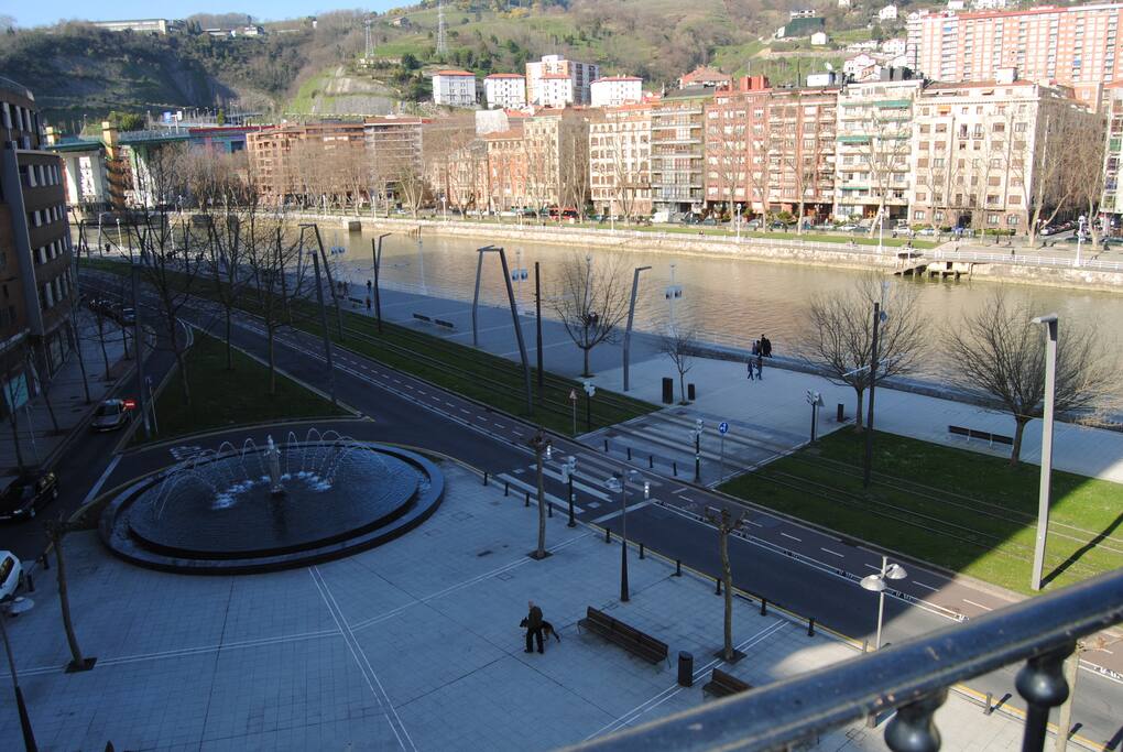 BALCON ,TERRAZA VISTAS A LA RIA , Y A LA MONTAÑA