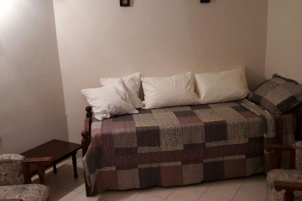 Living: sofá cama y marinera