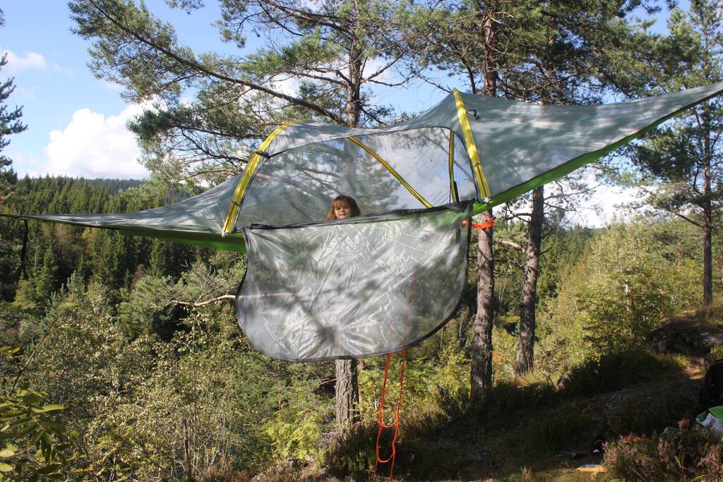 The hanging tent on the exact location
