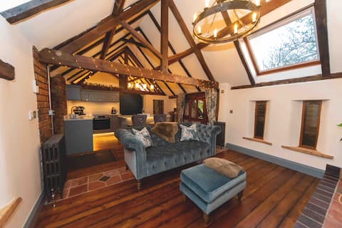 Top Airbnb: Luxury Secluded Barn with Logburner: The Hay Loft in Bromsgrove