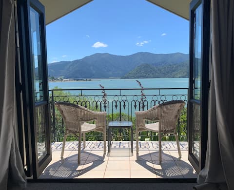 Queen Charlotte Hideaway