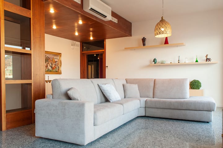 Всекидневна с две двойни легла (диван)