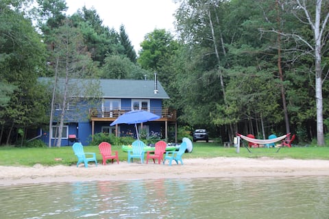 Relaxing Year-Round Lakefront Retreat!