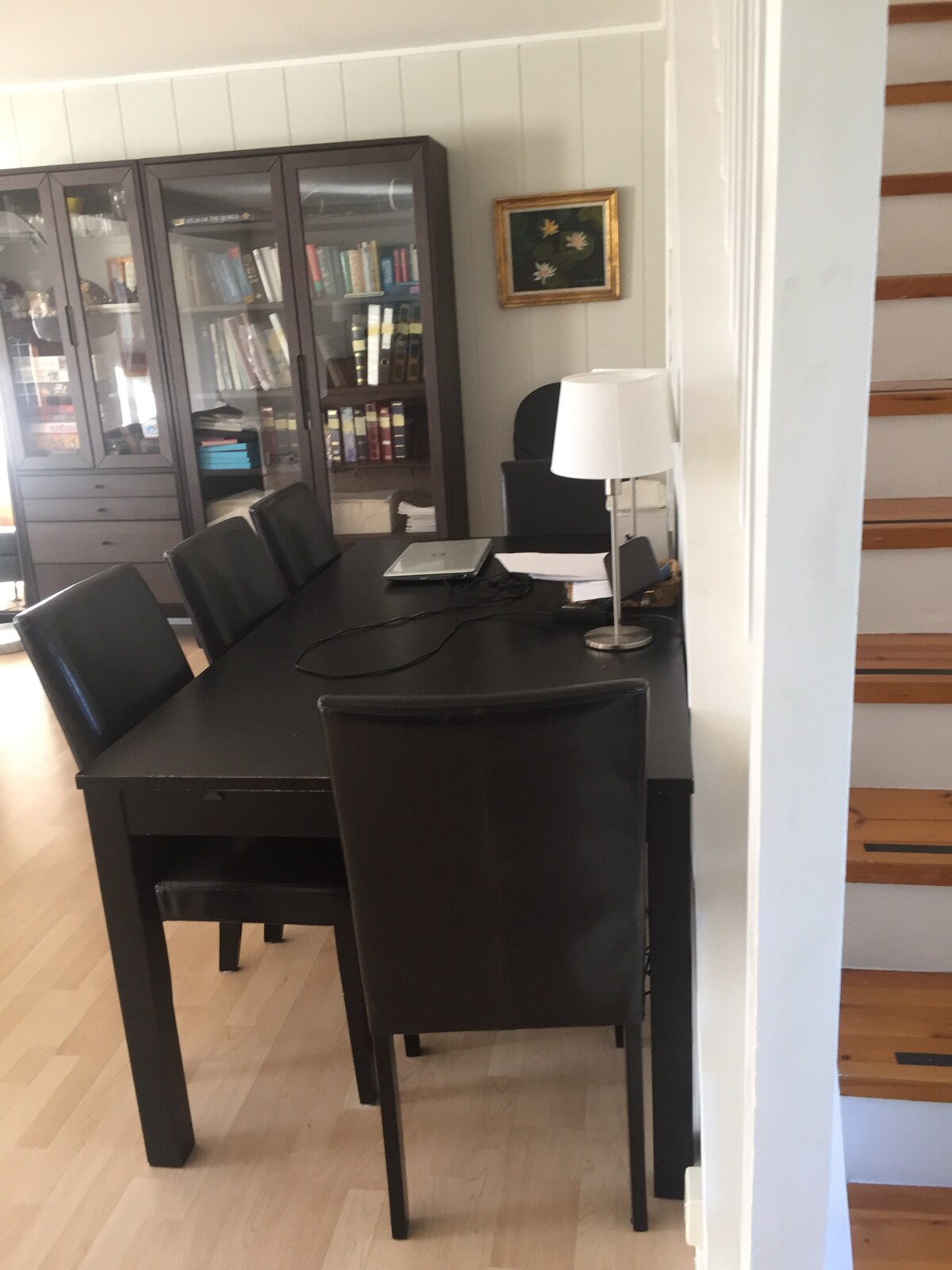 这是我通常在家庭办公室坐下来工作的地方