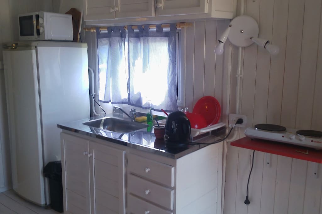 Cocina, horno eléctrico, microhondas, hornallas eléctrica,
