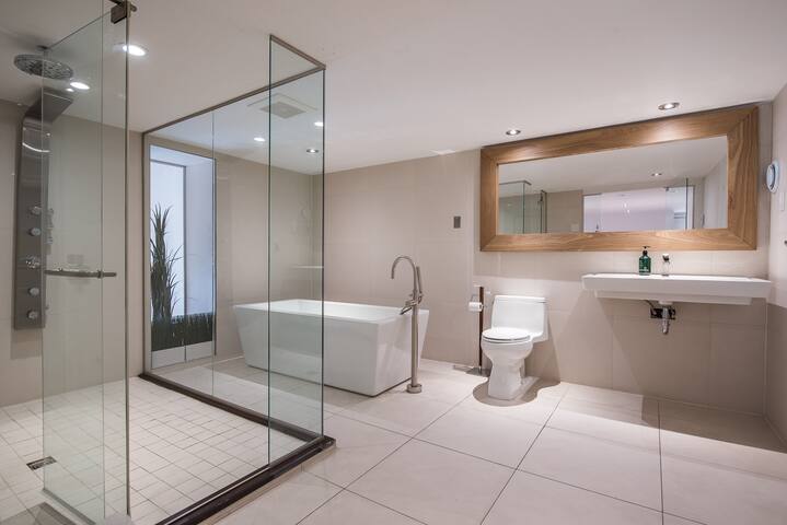 2 Floored Penthouse & Private Terrace Downtown gallery image 5