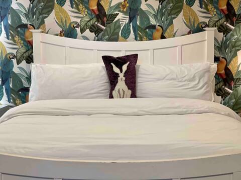 Cosy private guest suite in Llandrindod, Powys.