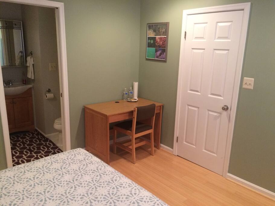 Desk is suitable for a laptop, etc.